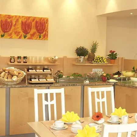 Amba Hotel 3*